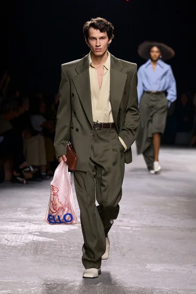 Look 3